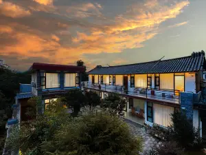 vivid courtyard of Wei Shan
