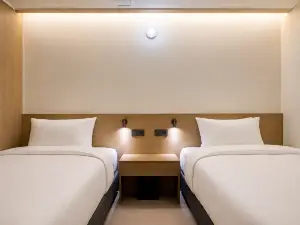 LINK B HOTEL
