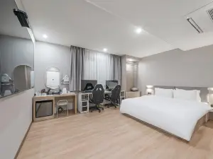 Hound Hotel Ulsan Haksan