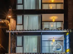 Linyun Mountain Residence (Zhaoxing Dong Village Scenic Area)