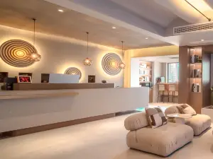 重慶穿渝裏高空江景ホテル（解放碑歩行街洪崖洞）