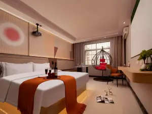 Designer hotel（HeChi BaiMa Pedestrian street）