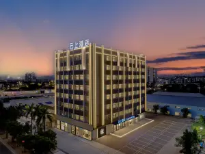 CLOUD HOTEL(HESHANG CITY OF CENTENT)