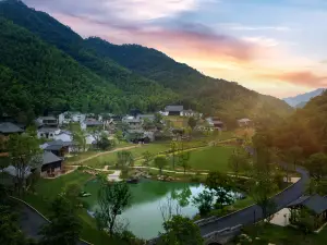 Jiuhuashan Wenzong Ancient Village Hotel