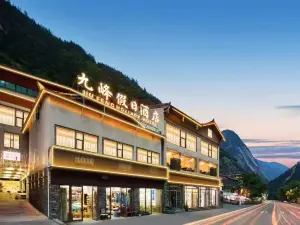 Jiufeng Holiday Hotel (Jiuzhaigou Scenic Area Visitor Center Branch)