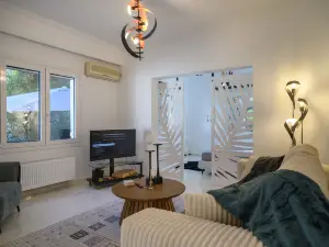 Seclusion, Privacy and 2 bedroom Luxury in Glyfada
