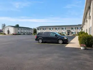 Iron Mountain Inn & Suites MI US 2