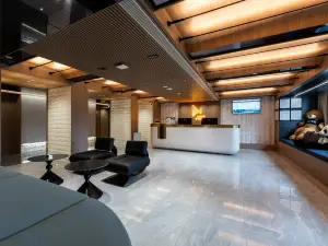 楽山•曼浮•Cinema•ZenCharmChoiceHotel（楽山高速鉄道駅世豪広場）