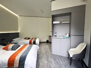 Canyon Homestay (Zhenfeng Xiaohuajiang)