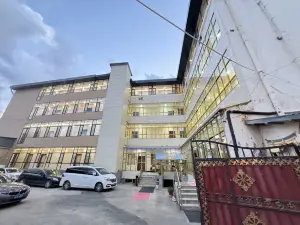 Luqu Hongshiya Holiday Hotel