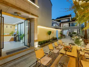 Yuejia Hotel (located within the Xitang Ancient Town Scenic Area)