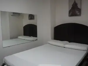 RedDoorz at Cosmo Hotel P Campa Manila