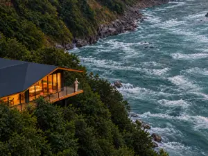 Fall in Love with Nujiang · Secret Bay | Hidden Land Mountain Forest Style · Luxury Aesthetic Hotel