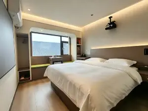 Small Town Story Boutique Hotel