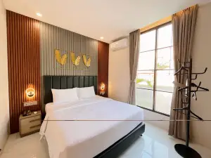 โรงแรมเวิร์ส จีเรอบอน