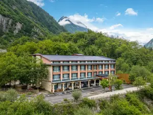 Banshan Yueshe Theme Art Holiday Hotel