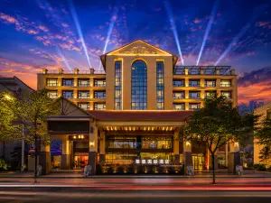 Mangshi Bailongshe Hotel (Dehong Mangshi Airport Dehong Mangshi Square Branch)
