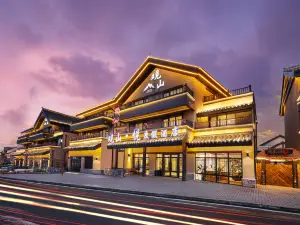 관산 · 위 리조트 호텔 (창바이산 북부지구 물류센터 엔둘리 브랜치)