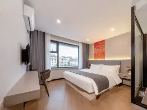 Ningming Yuelai Holiday Hotel