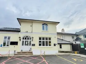 Wrexham Llyndir Hotel by Belvilla