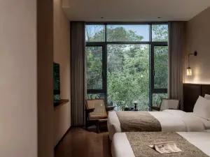 Shaoshan Qingshuitang Lakeside Retreat