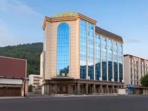 Mountains & Rivers Hotel