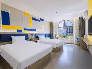 7 デイズ インホテル（曲靖陸良圖騰センター北門街）