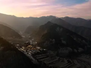 野奢・雲頂望山・聴晨山居デザイナーズ民宿（五台山景区）
