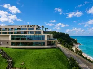 Cliffbeach Resort&Pool Villa