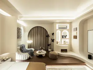 雲境Aerie·180°江幕智居設計師美宿（琿春街財富廣場店）