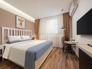 Yinza Hemei Hotel (Jinan Daming Lake Scenic Area Lishan Road)
