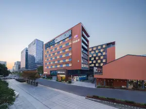 Tiangang Manfei Hotel (Ningbo Southern Business District Luomeng Universal City Store)