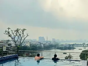 럭스 파라다이스 스위트 호텔 앤 스파