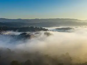 รีสอร์ทเอเทอร์นาเวนิว จิงม่าย