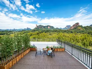 Dan‑Mountain Bamboo Retreat Vacation Villa