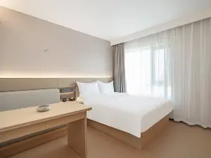 Geli Hotel Taizhou Xinghua Chang'an Middle Road Bazhiqiao Square Branch