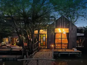 Amphawa Hideaway