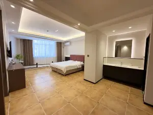 Tangla Town Holiday Hotel