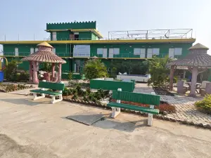 Jungle Avengers Resort