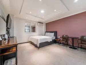 光明套房酒店