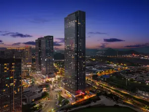 Guiyang North Railway Station West Square Madison Hotel
