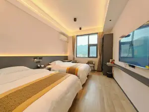 Pingwu Gulong Hotel