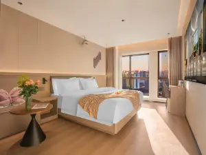 Boland Audio-Visual Hotel (Kunming Station North Exit)