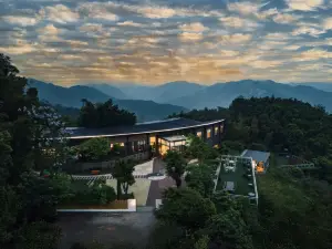 Jiayang Group, Wohong Village, Yuyao, Zhejiang, China, 450 meters north of Maohuping