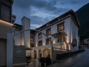 VALATOMS Hotel