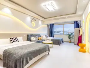 Fugitive Princess Homestay (Yanbian University Internet Red Wall Store)