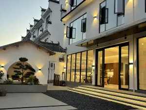 Wuyuan Yunxiu Mountain Inn (Wuyuan High speed Railway Station Branch)
