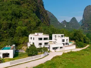the thousand and one tourism&homestay（yangshuo yulonghe hotel ）
