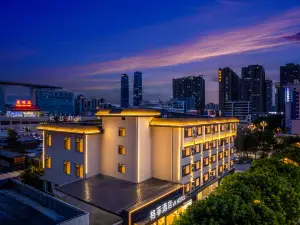 Gefei VX Hotel (North Square of Kunming Railway Station)