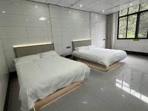吞榜九靈天窗民宿